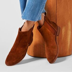 LOFT Size 10.5M Brown Faux Leather Slip‎ On Chelsea Ankle Boots.  B77
